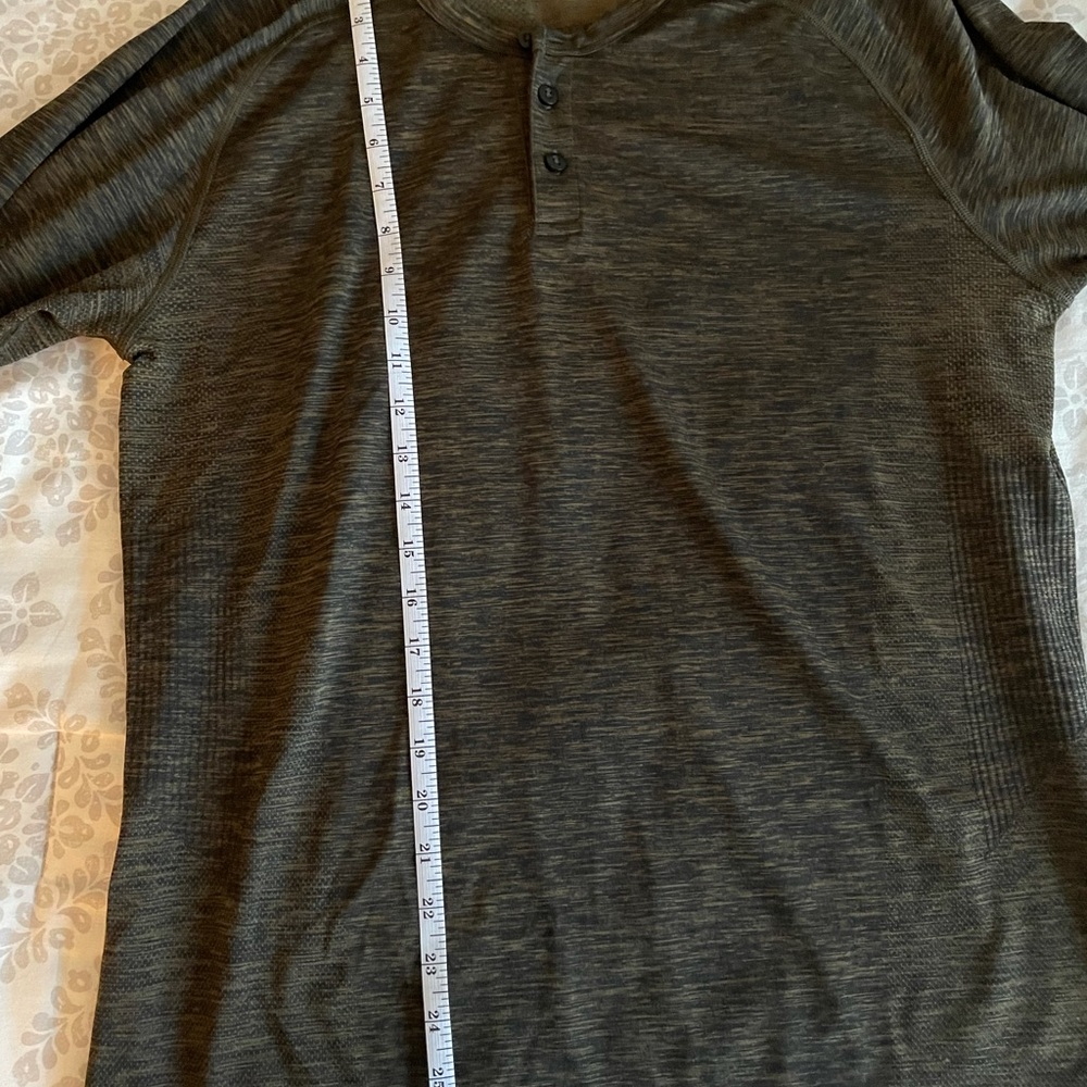 Men’s lululemon large henley